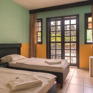 Üç Kişilik Oda